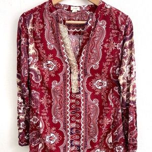 Anthro Tiny Paisley Burgundy Berry Color Henley Top w/ Gold Sequin Fall Holiday